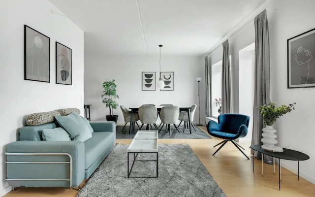 Sanders Arena - Smart 3-bdr Apt Close to Metro