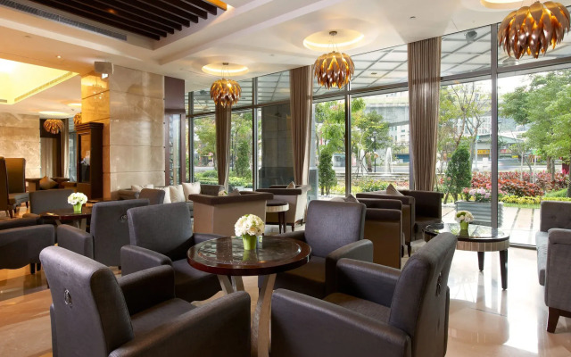S Aura Hotel