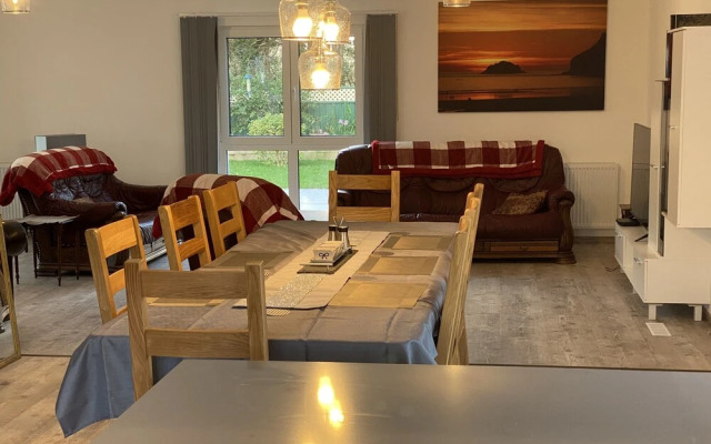 Remarkable 4-bed House in St Minver, Rock