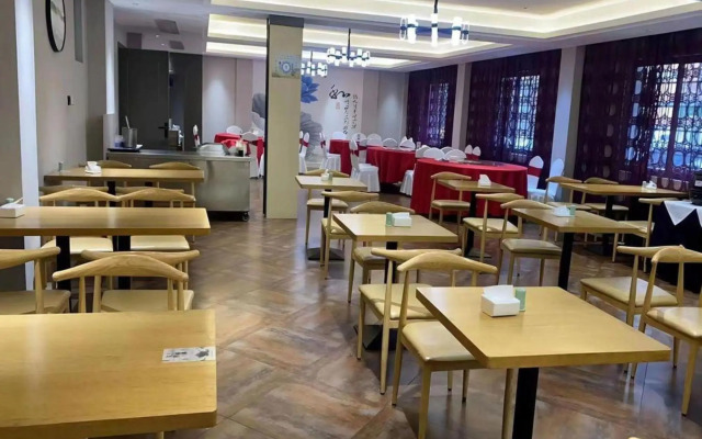 Longquan Nanguo Garden Hotel