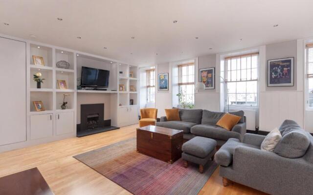 Parliament Sq (apt 3) Royal Mile