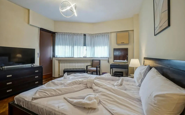 Lovely - 3 Bdr. Serviced Apartment In Old Town