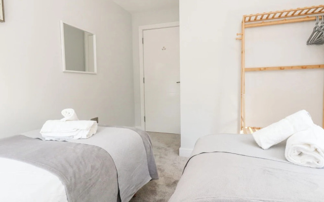 Flat 6, Thornlow Heights