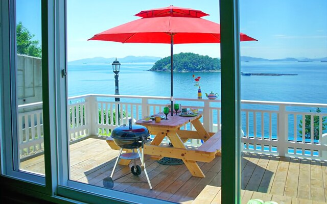 Namhae Blue & White Pension