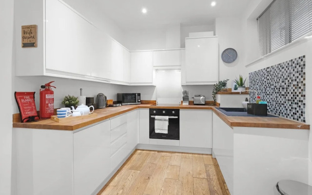 Eastons 1 Bedroom Apt. with Sofa Bed