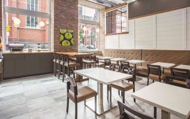 La Quinta Inn & Suites by Wyndham Baltimore Downtown