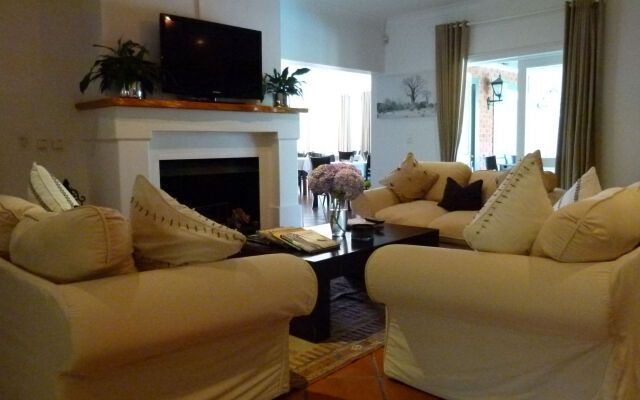 Redbourne Country Lodge- Lion Roars Hotels & Lodges