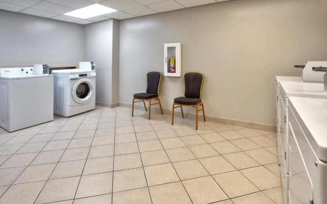 Crowne Plaza Chicago-Northbrook by IHG