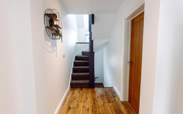 Chute House 4 bed house private garden city center