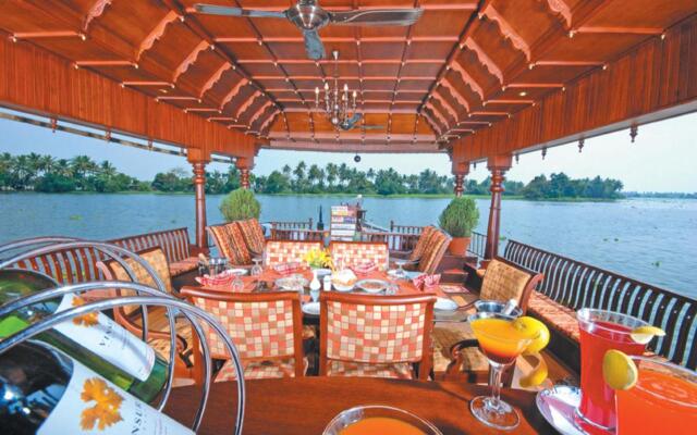 Sterling Houseboats Lake Palace Alleppey