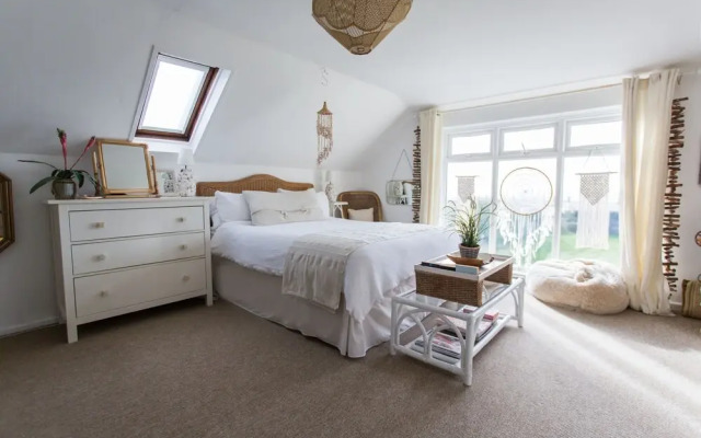 Fairlight - Charming Coastal Home on the Beach