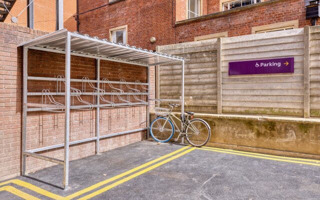 Premier Inn London Hammersmith (Shepherds Bush Road)