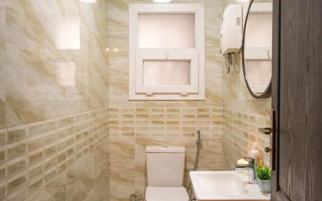 Two Swings & A Pool - 5 min to Airport