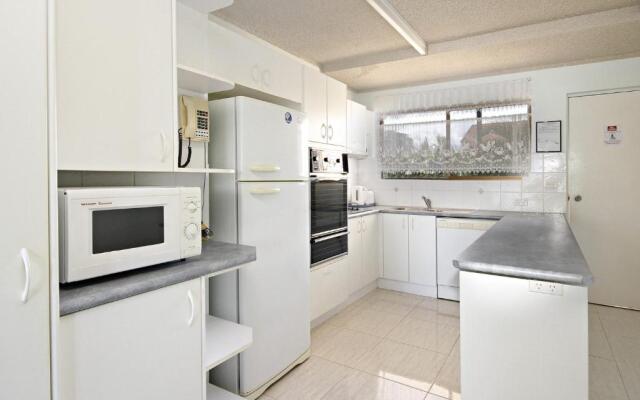 Lowanna Unit 10, 24 Bulcock Beach Esplanade, Bulcock Beach