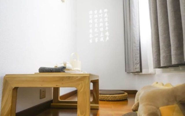 Yinlu Bedroom Fenghuang Hongqiao Shop