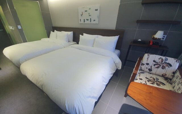 CO-OP City Hotel Harborview