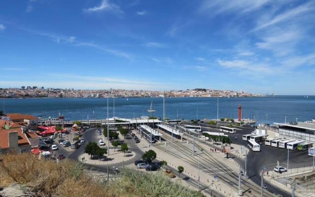 TEJO HOUSE RIVER Lisbon (Cacilhas)