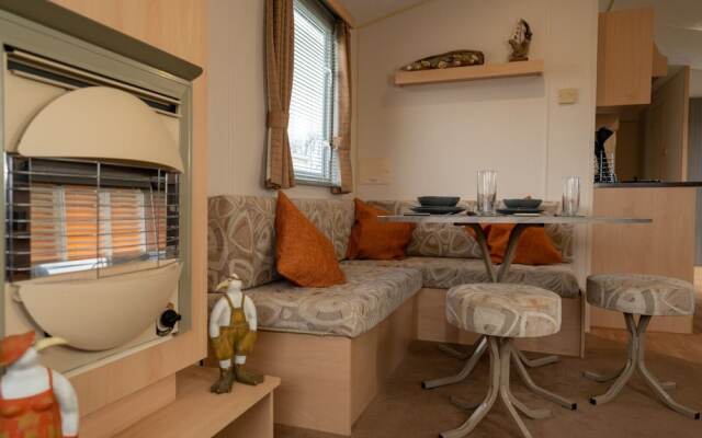 Inviting 3-bed Caravan on Sand Le Mere, Tunstall