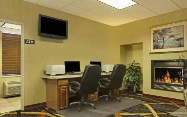 Red Lion Inn & Suites Denver Airport