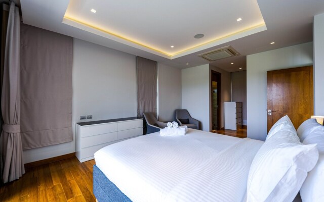 Luxury Mansion On Golf Course - BMG5