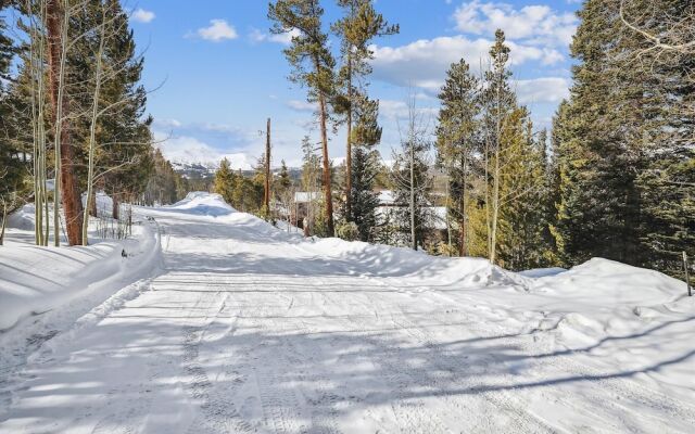 Wildwood Peaks 4 Bedroom Home by RedAwning