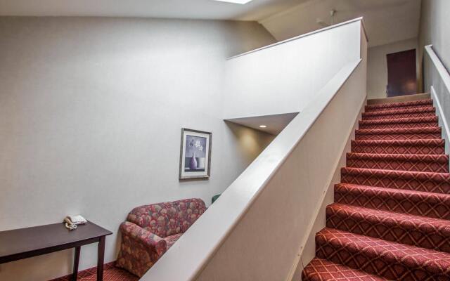 Rodeway Inn & Suites