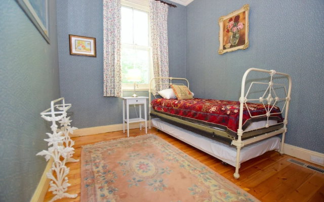 Mintie Cottage on Leura Mall