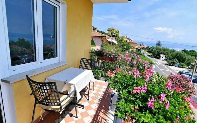 Scenic Retreat Rooms and Family Apartment