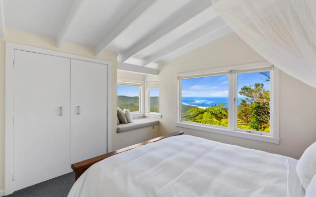 Piha - City Escape, Piha Holiday Home