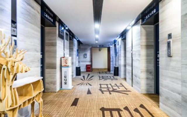 Starway Hotel (Guiyang Huaguoyuan wulichongditiezhan)