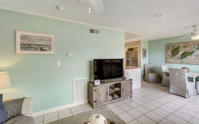 Golf Course Views! Couple's Retreat in Diamondhead