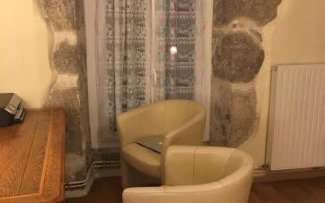 Vieux corps de ferme datant de 1675