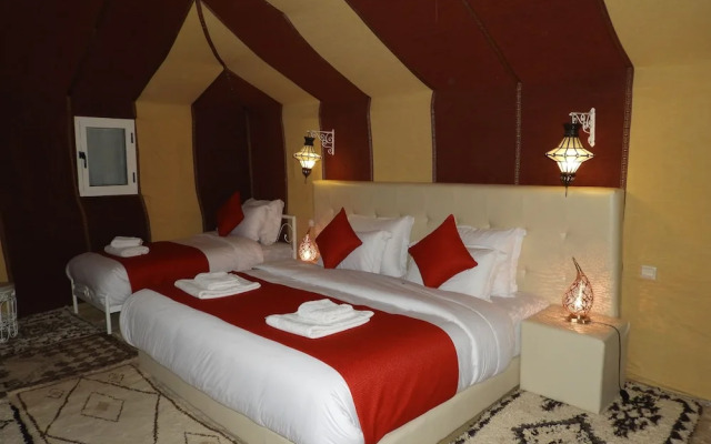 Room-sleeping in a Luxury Tent in Merzou