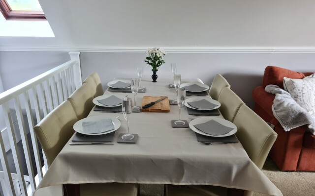 10 Valley View Lodge