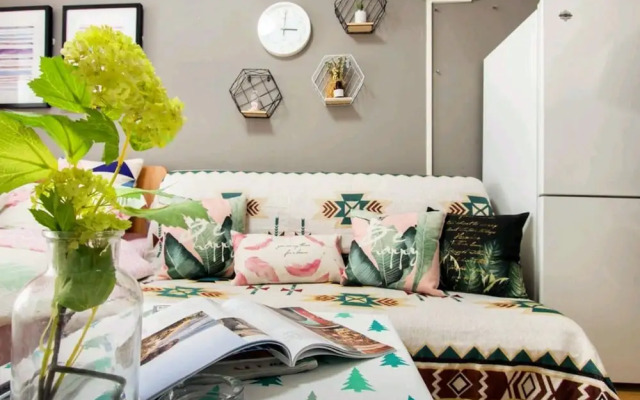 Life Times Cozy Room Downtown