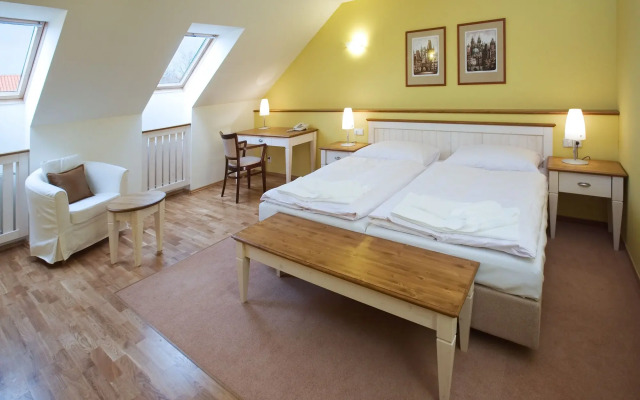 Dolce Villa Hotel