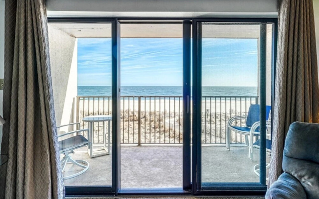 Marigot Beach 207 1 Bedroom Condo by RedAwning