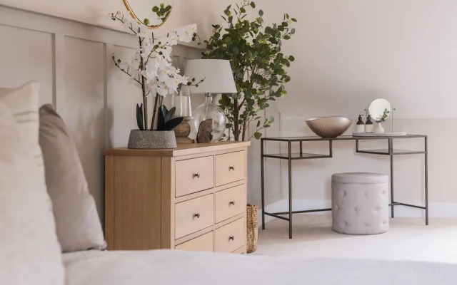 Stylish 3Bd Townhouse In Central Winchester