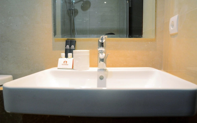 Spacious Studio Menteng Park Apartment