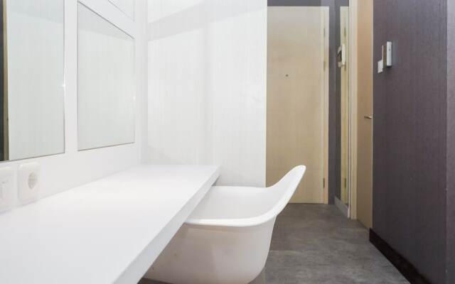 Clean and Tidy Studio Room at Tree Park Apartment