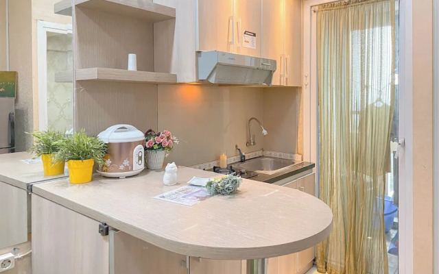 Tranquil And Homey 2Br At Apartment Green Pramuka City