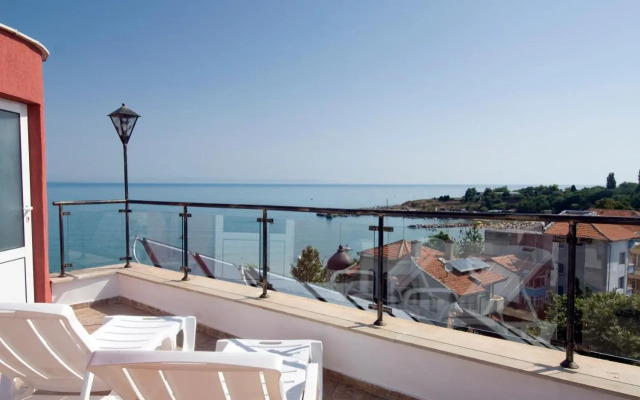Vromos Guest House