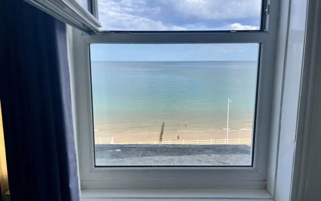 8 Beach View @ Beaconsfield House