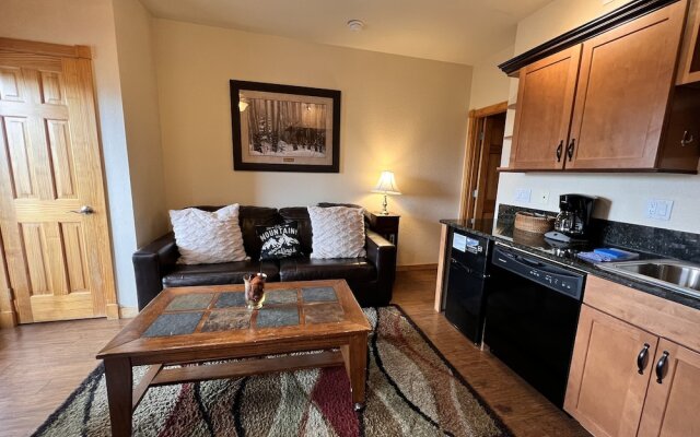 Macgregor Mountain 27c 1 Bedroom Condo by RedAwning