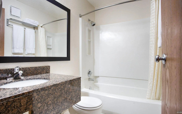 Spark by Hilton Eden Prairie