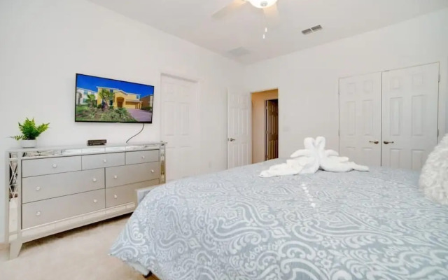 Spacious Family Villa w Pool Themed Bedrooms