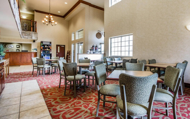 Comfort Suites at Par 4 Resort