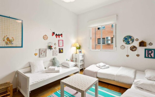Lovely 1bed Apt, Sleeps 5 nr Puente de Vallecas