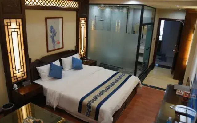 Baoshan Jiahu Hotel