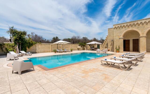 Masseria Le Giare In Carpignano Salentino